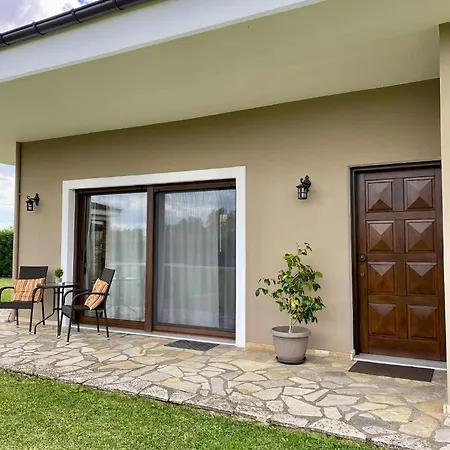 アパート Galini Estate